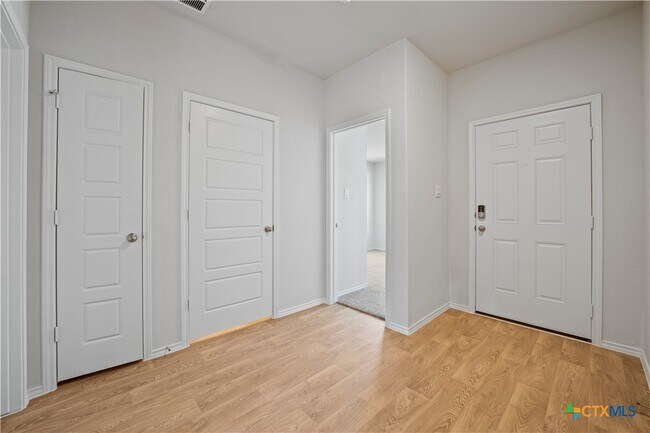 Building Photo - 465 Payton Dr
