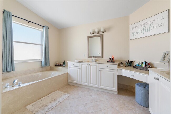 Building Photo - 7663 Great Oak Dr