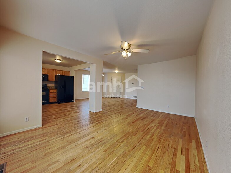 Building Photo - 582 W 91st Dr