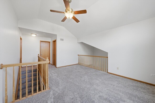 Building Photo - 16051 Laurel Dr