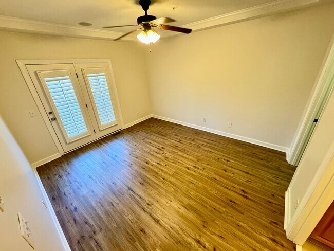 Building Photo - Fabulous South End Condo for Immediate Lease! Water included!