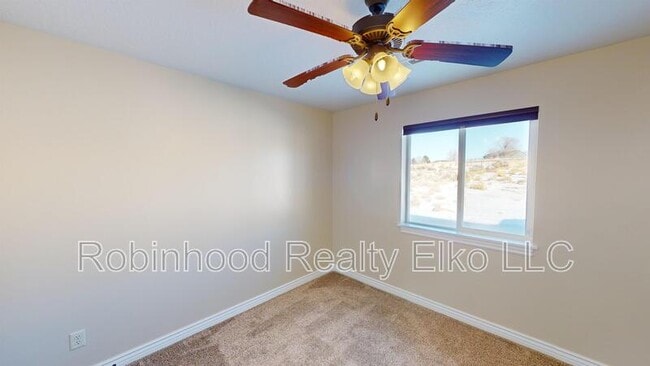 Building Photo - 963 Alpine Dr