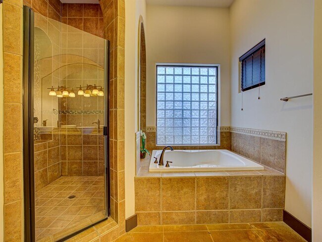 Building Photo - 1310 Minnie Dr