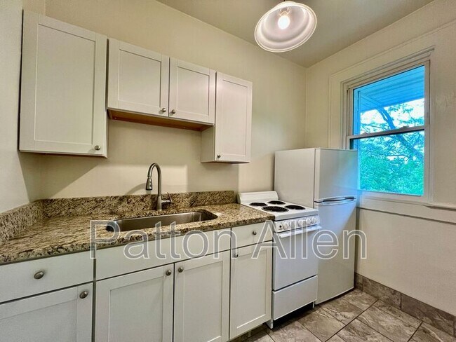 Building Photo - 43 Ravenscroft Dr