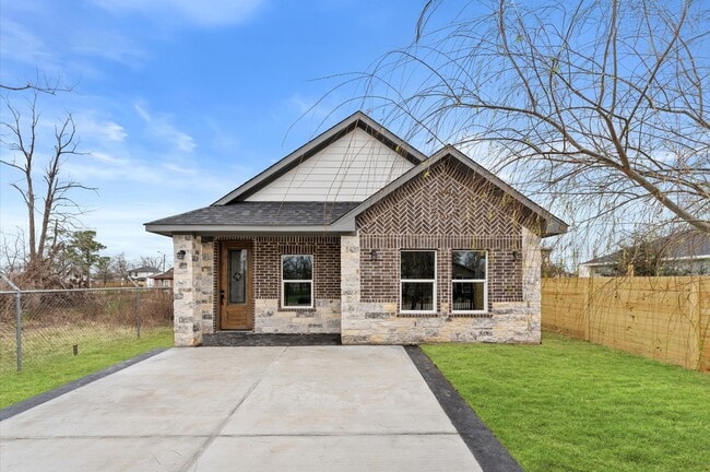 Building Photo - 7926 Tate St