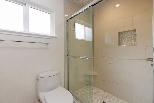 Building Photo - Hill St Beauty in Capitola