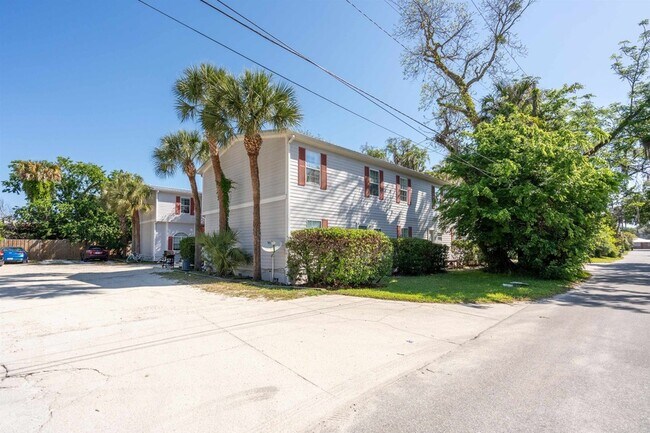 Building Photo - 114 Cedar St