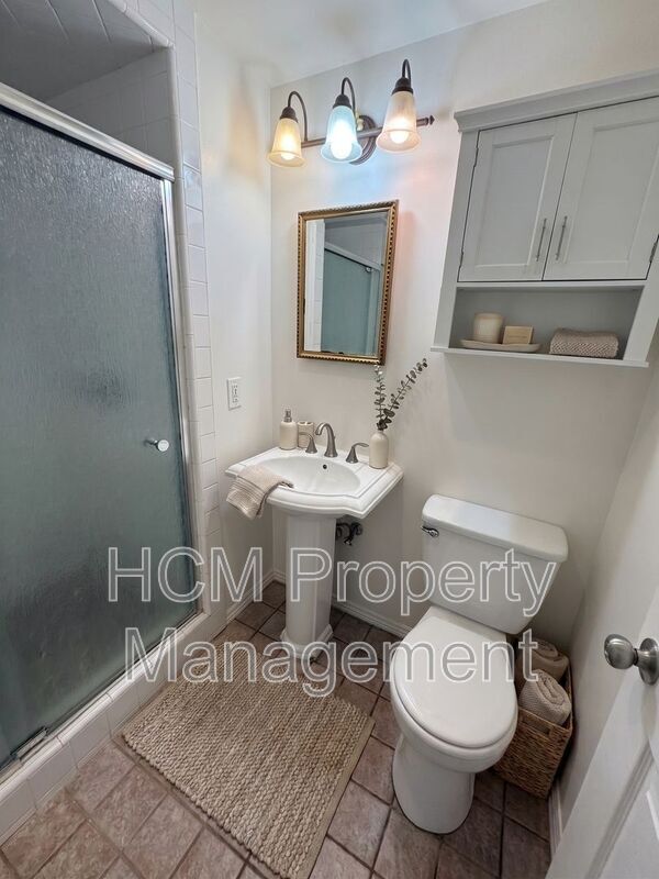 Building Photo - 16402 Birdie Ln
