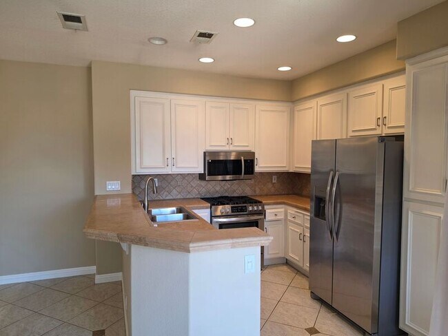 Building Photo - 28436 Yosemite Dr