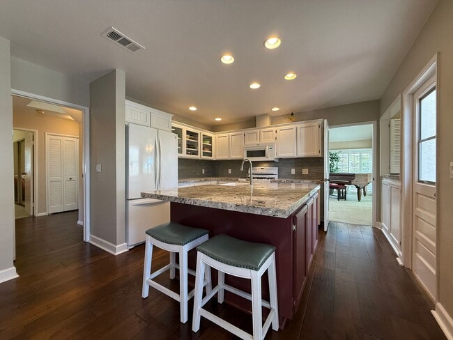 Building Photo - Fully Furnished 4-Bedroom Home in Bay Park...