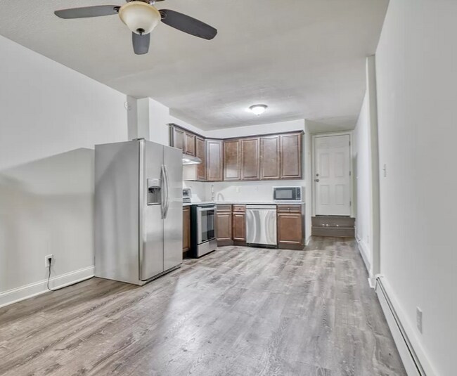 Building Photo - 204 N Port St