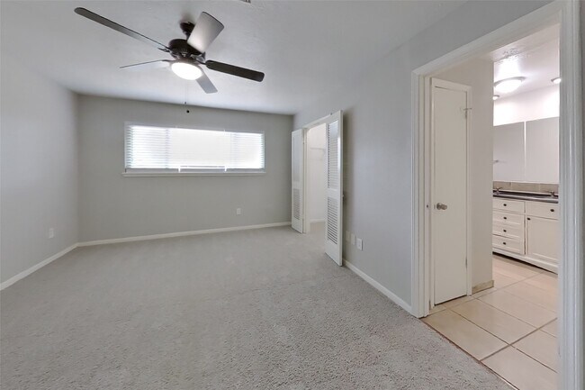 Building Photo - 2307 Hilton Head Dr