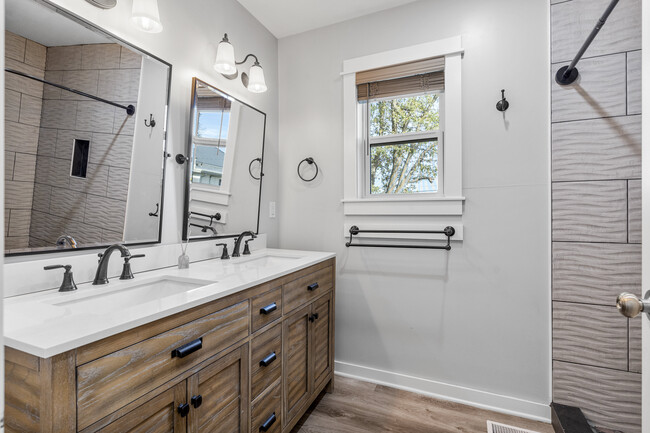 Master Bath - 117 S Water St