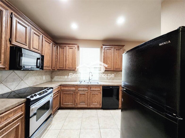 Building Photo - 16530 Pentonshire Ln