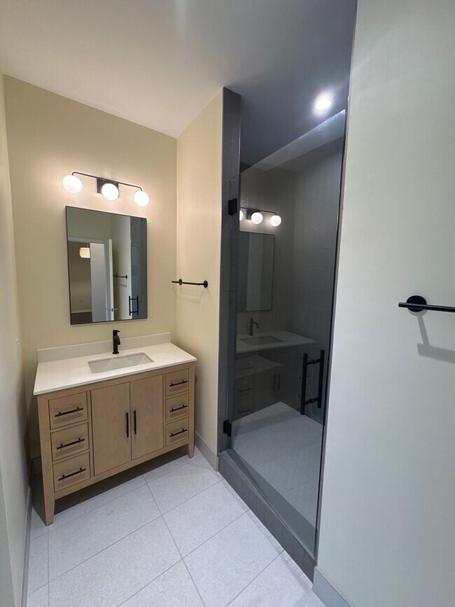 Building Photo - ? Special Offer: Apply and be approved by December 27, 2025, and receive ½ off the first month’s ...