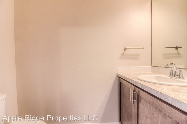 Building Photo - 2400 Woolsey Ln