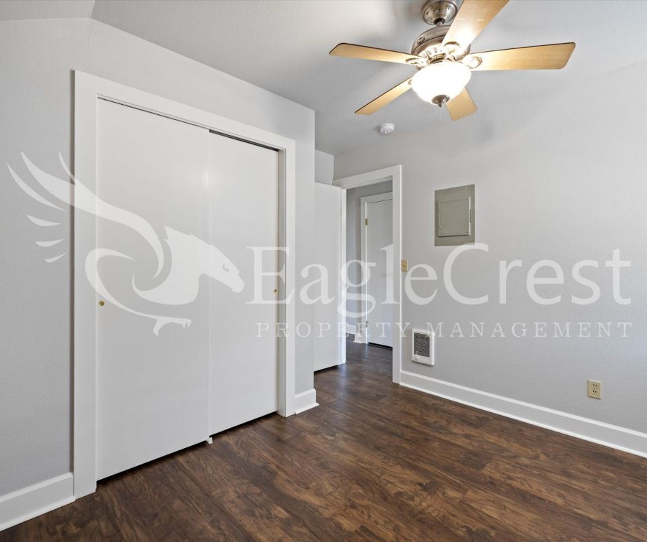 Building Photo - 105NSP