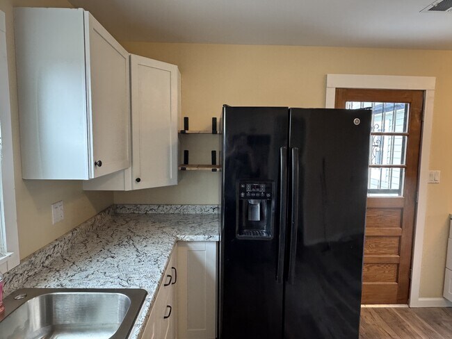 Building Photo - 501 Webb Ridge Rd