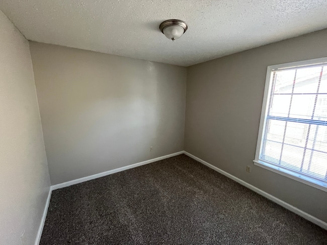 Building Photo - Charming 3BR/2BA Memphis Home | Hardwood Floors, 1-Car Garage & Fenced Yard