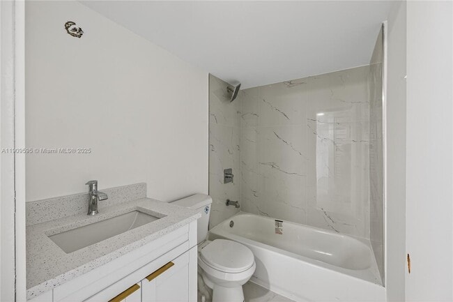 Building Photo - 4198 Lakeside Dr