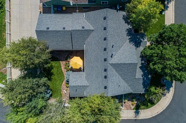 Building Photo - 4220 Ravenna Pl
