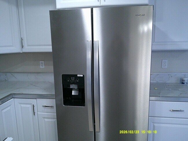 Building Photo - 4 bedroom in Dixon with spacious back yard