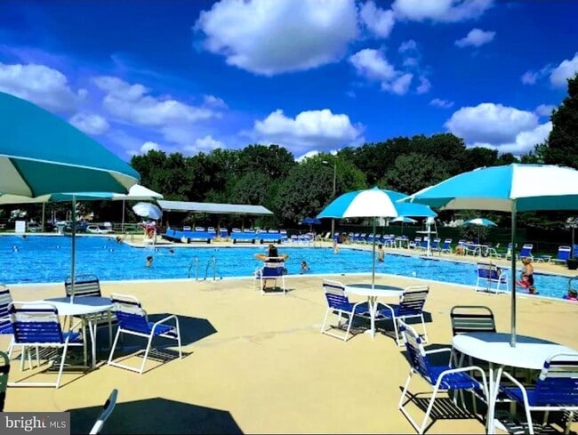 Building Photo - 2919 Seminole Rd