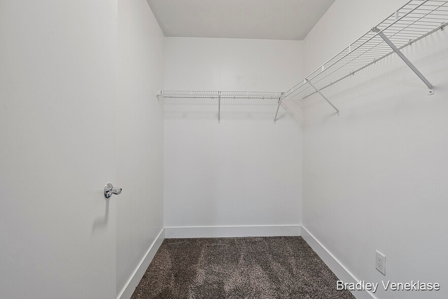 Building Photo - 335 Bridge St NW