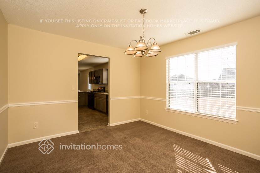 Building Photo - 572 Lakewater View Dr