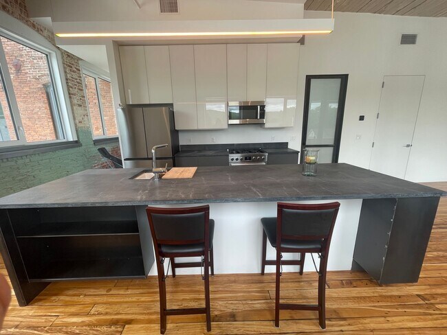 Building Photo - Historic Charm, Modern Luxury,  2 bedroom ...