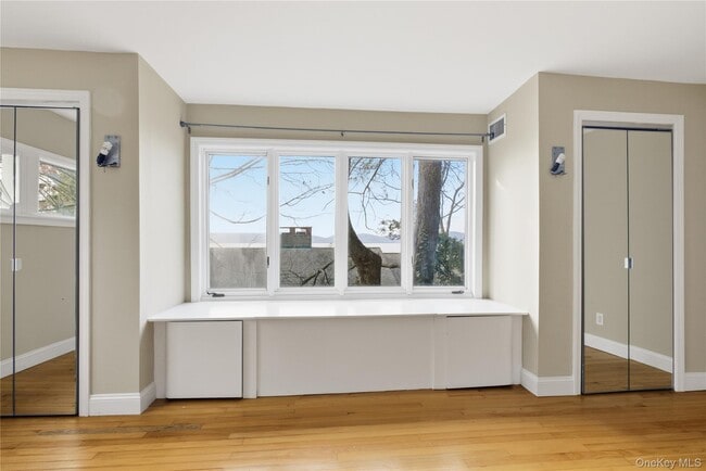 Building Photo - 62 Van Wyck St