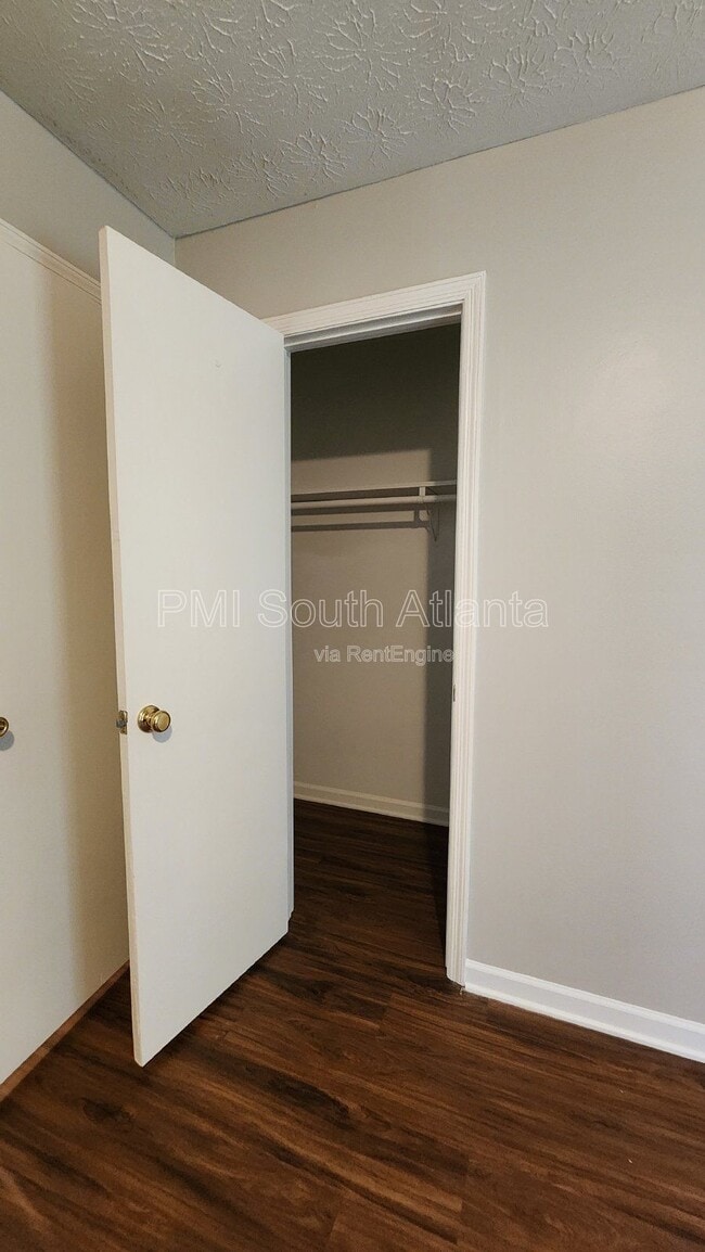 Building Photo - 634 Morton Ct