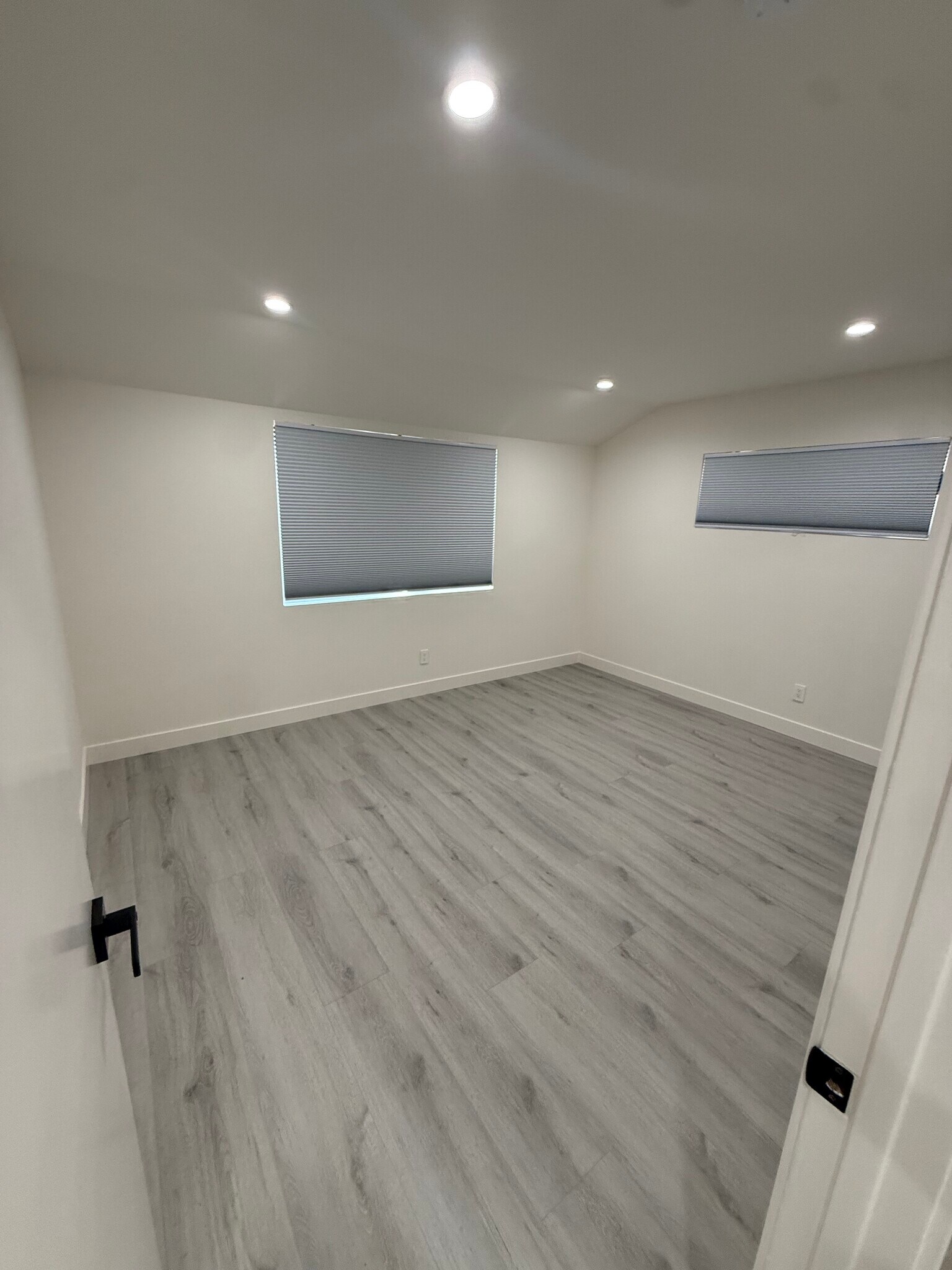 Building Photo - 6650 Sale Ave