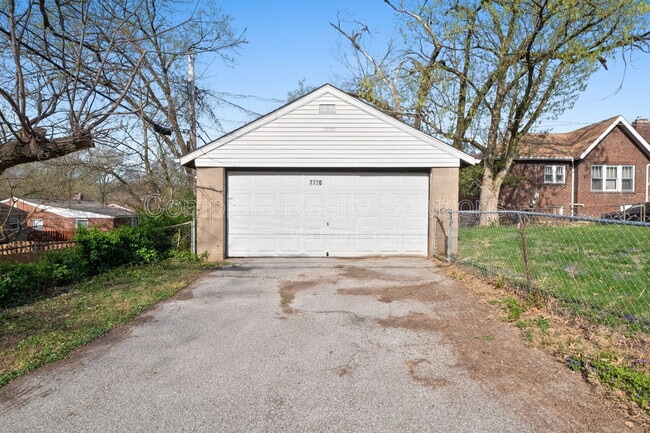 Building Photo - 7720 Ahern Ave
