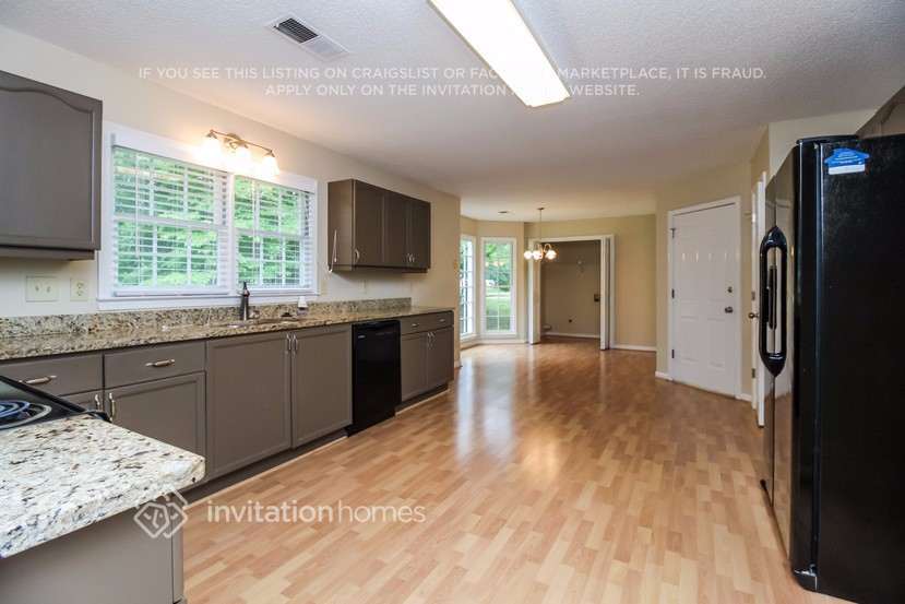 Building Photo - 2585 Loring Rd NW