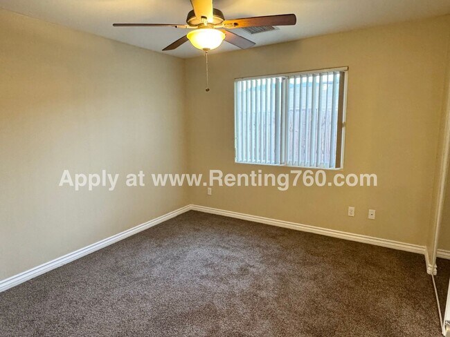 Building Photo - Gorgeous & Spacious 4 Bed Home