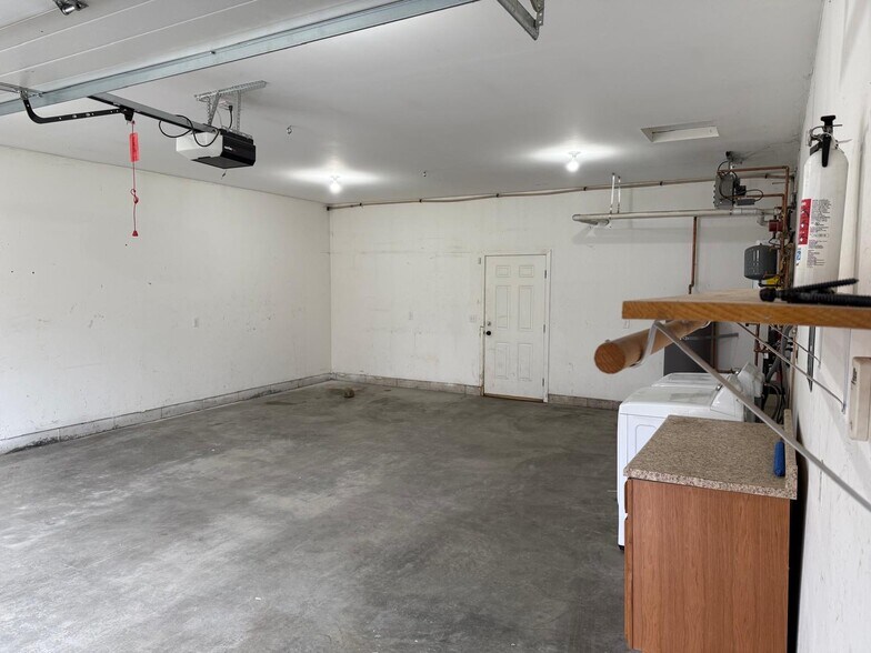 Garage - 20510 Wooded Hollow Cir