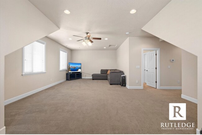 Building Photo - STUNNING 4 Bed/3.5 Bath Home in Talent!!!