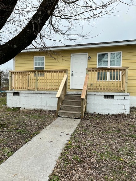 Building Photo - 925 Lowery St NE