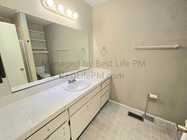 Building Photo - 9 Mountain Cir