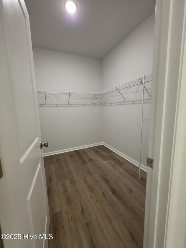 Building Photo - 344 Eagle Claw Dr