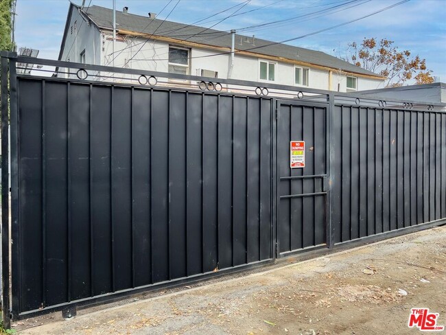 Building Photo - 11472 Ventura Blvd
