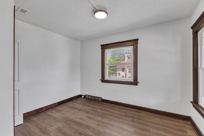 Building Photo - 4270 Valley Rd