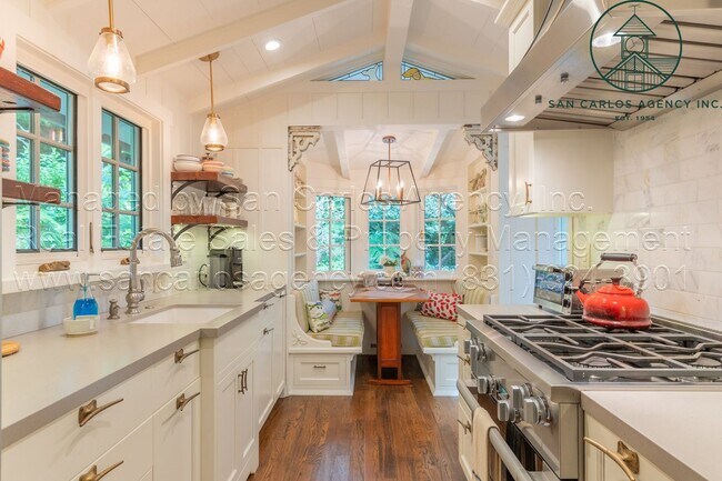 Building Photo - Immaculately Updated Two Bedroom (+Bonus) ...
