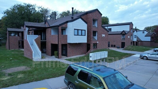Building Photo - 1741 Ridgehaven Ct