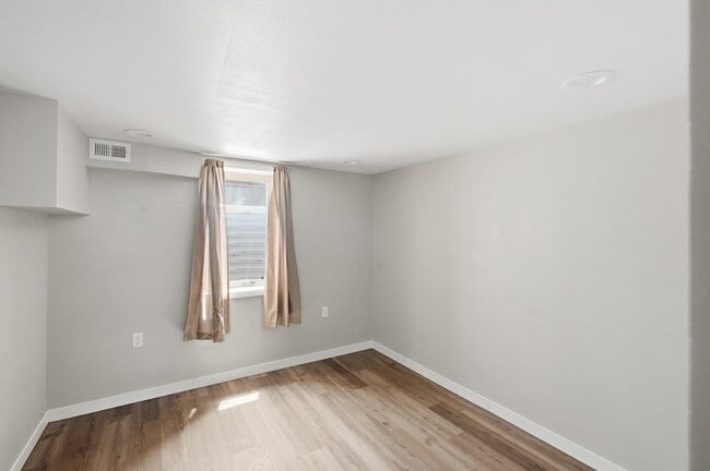 Building Photo - 1718 5th St