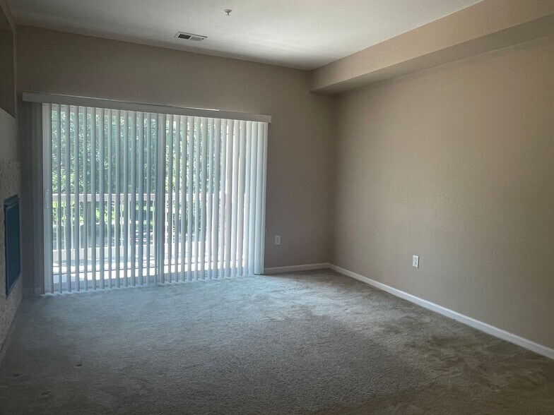 Building Photo - 804 Summer Hawk Dr