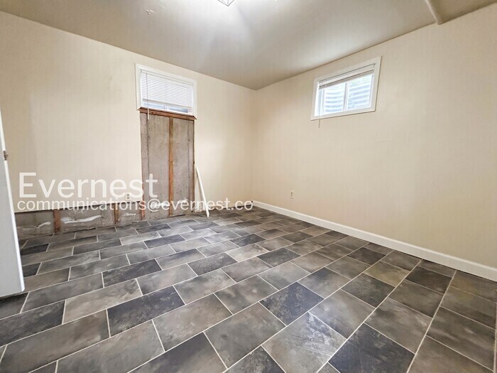 Building Photo - 4203 Goldenrod Dr
