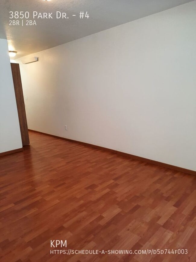 Building Photo - 3850 Park Dr