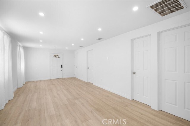 Building Photo - 10607 Whitegate Ave